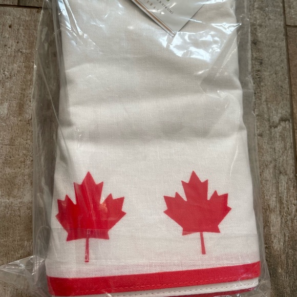 Pottery Barn Canada Day Red Maple Leaf Table Runner - Picture 4 of 7